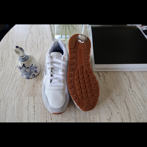 White Reebok sneakers - Picture 3 of 5